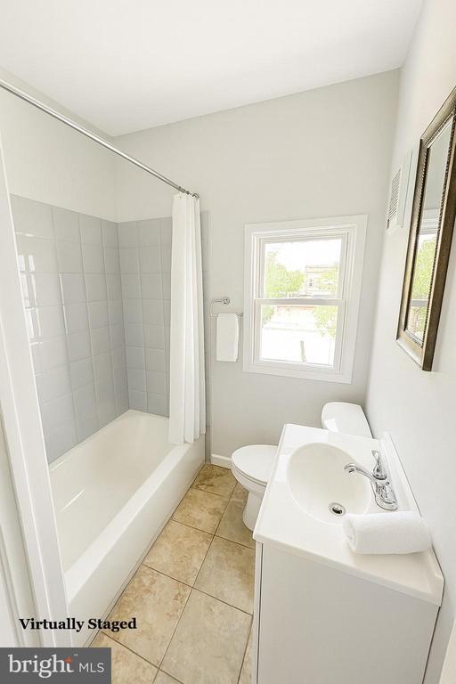 Building Photo - 1017 W Huntingdon St