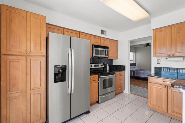 Building Photo - 3127 W Sligh Ave