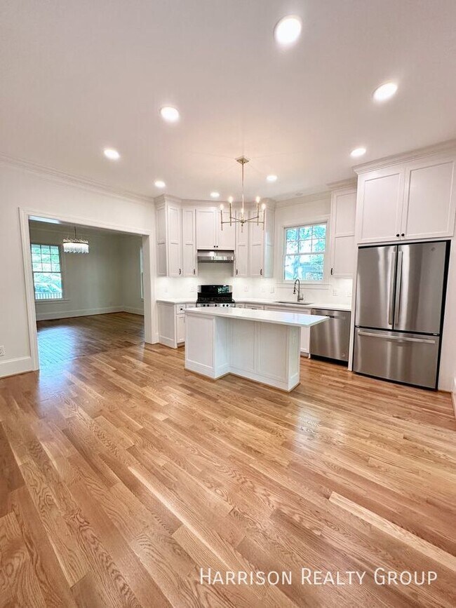 Building Photo - Beautifully Renovated Home In Historic Boy...