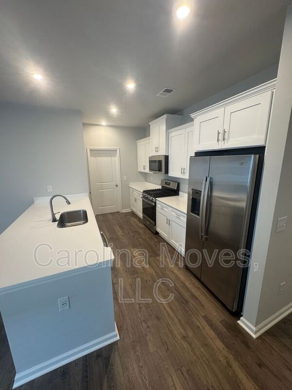 Building Photo - 409 Mariene Dr