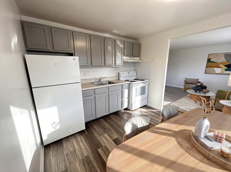 Building Photo - Villages of Westbrook