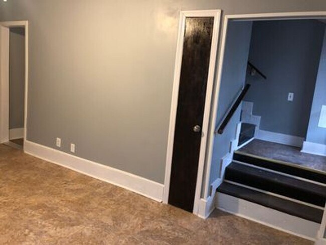 Building Photo - 3 bedroom 2 bath house