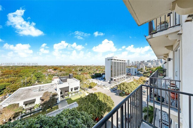 Building Photo - 2701 SW 3rd Ave