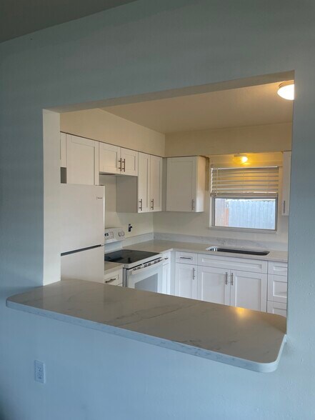 Building Photo - 403 S Orion Ave