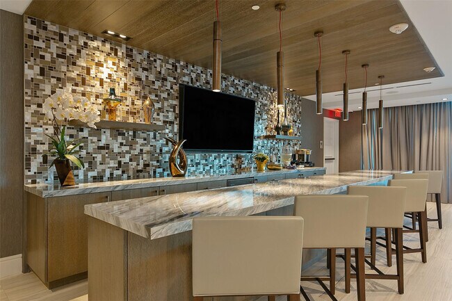 Building Photo - 730 N Ocean Blvd