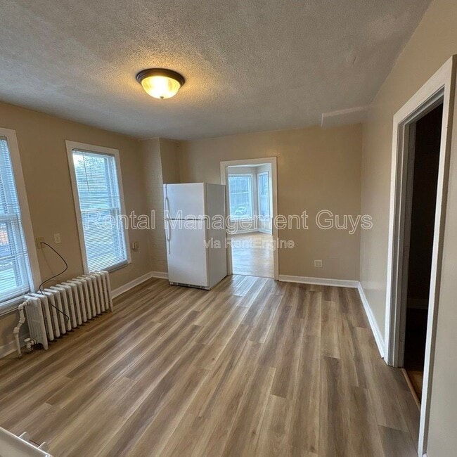 Building Photo - 65 George St E