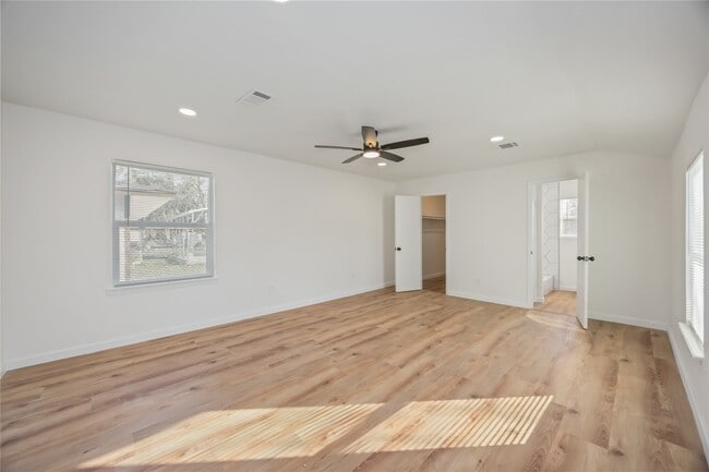 Building Photo - 5942 Ridgeway Dr