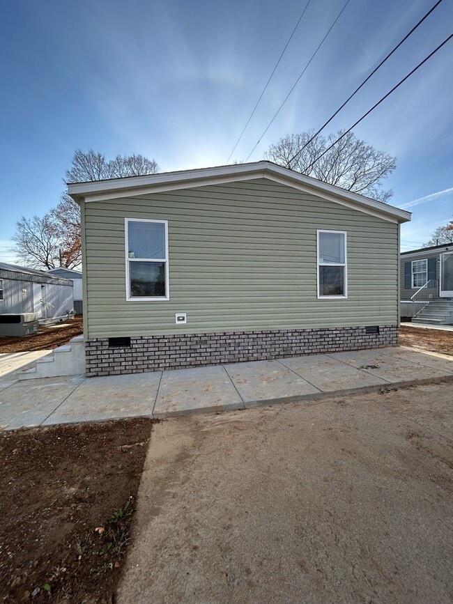 Primary Photo - 111 Richie St