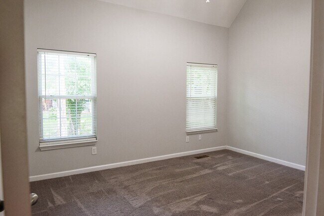 Building Photo - Main level living in Murfreesboro!