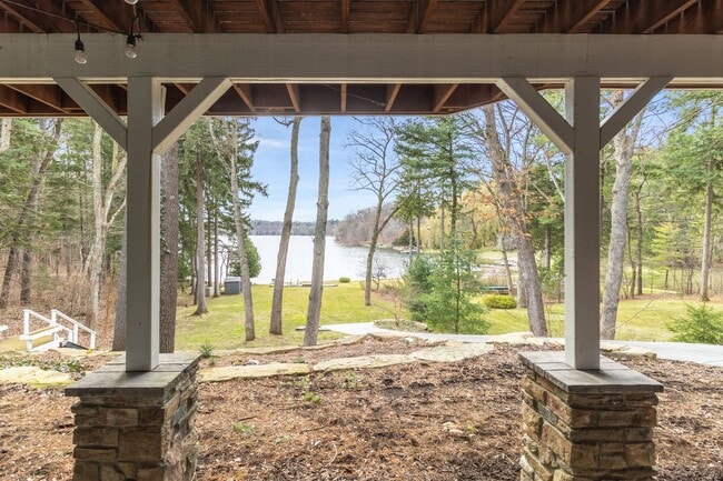 Building Photo - Stunning 5-Bed, 4.5-Bath Custom Home on Du...