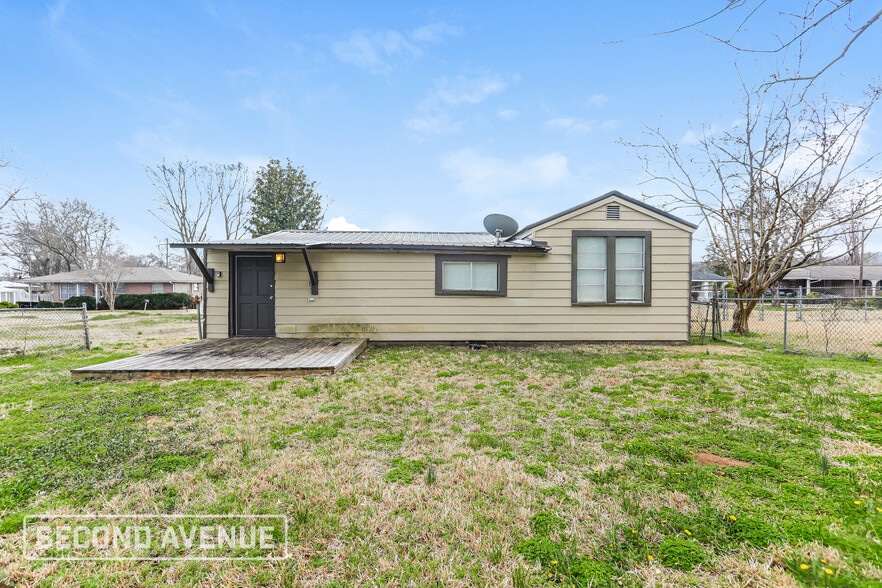 Building Photo - 208 Kentwood Ave