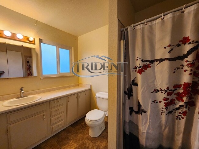 Building Photo - Cute 3 bedroom 2 bath