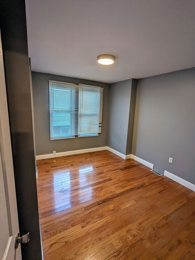 Building Photo - Cozy West Philly Home 4br/2.5ba w/ Hardwoo...