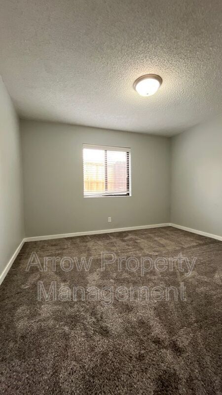 Building Photo - 3405 Holdrege St