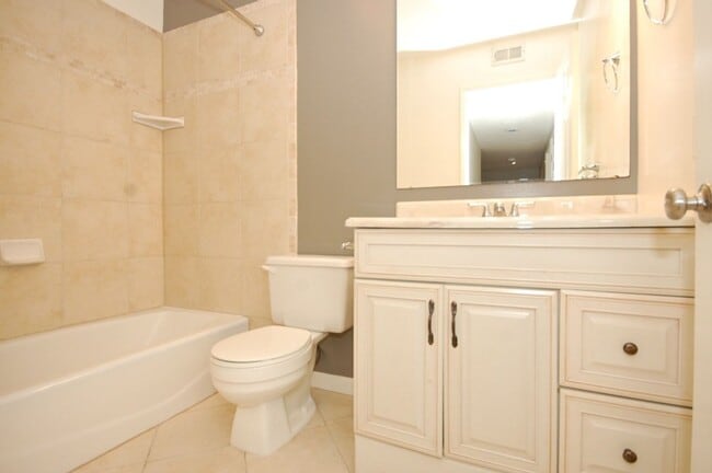 Building Photo - Beautiful Bright 3BR/2.5BA Condo in Tanglewood!!