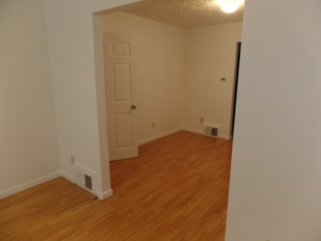 Building Photo - 669 Brown St