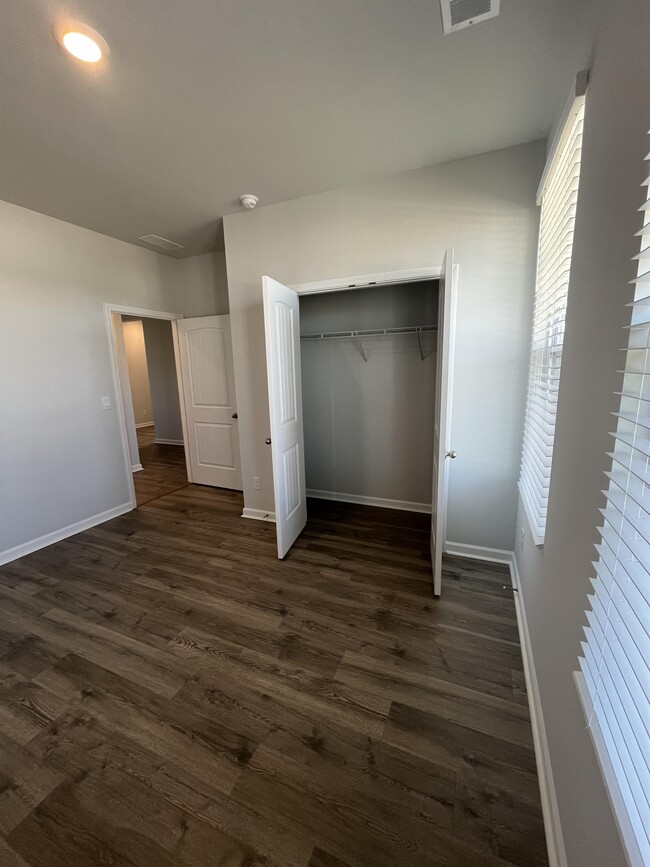 Building Photo - 6127 Japonica Ln