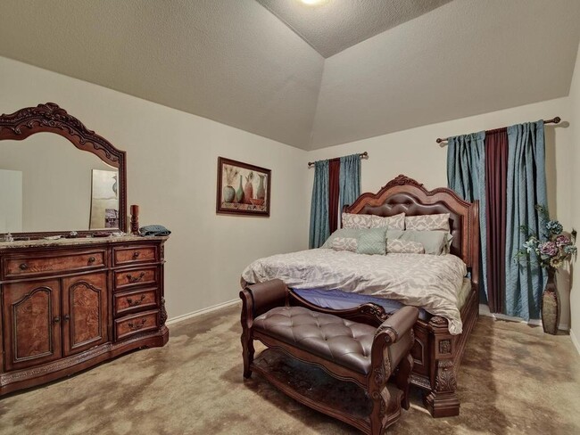 Building Photo - 1096 Twin Estates Dr
