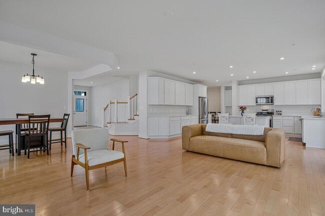 Building Photo - 408 Kosmill Dr