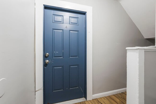 Building Photo - 987 Lilley Ave