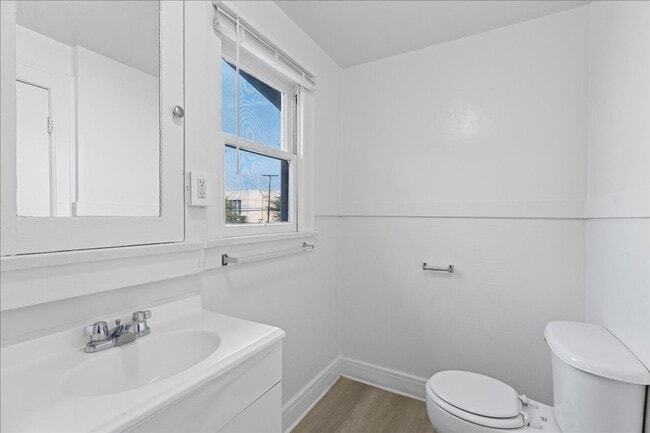 Building Photo - 301 W 14th St