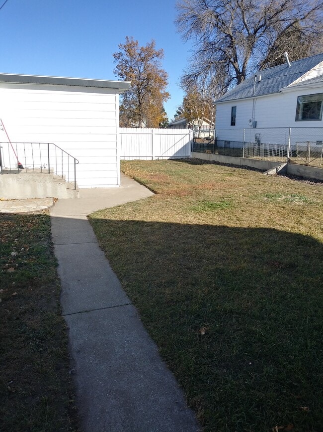 Building Photo - 1412-1411 11th Ave S