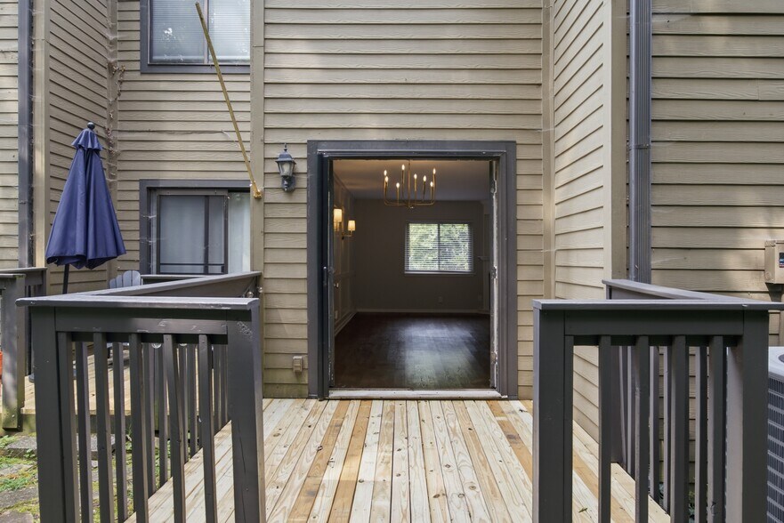 Building Photo - 254 Summit Ridge Dr