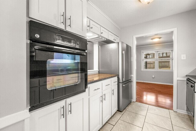 Building Photo - 1708 War Eagle Dr