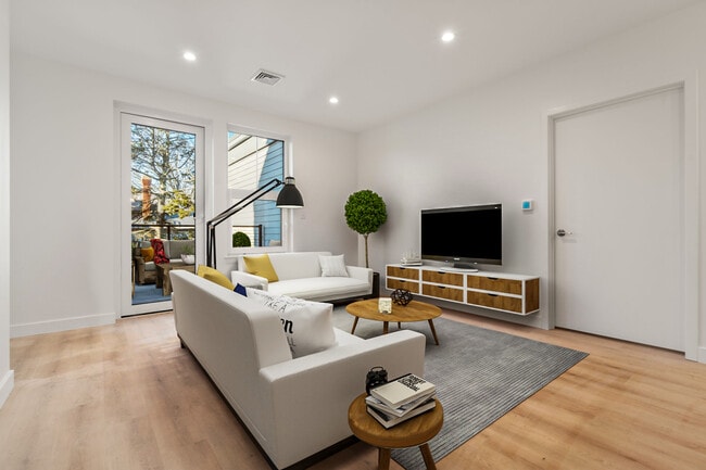 Building Photo - 1151 Walnut St