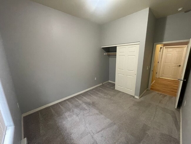 Building Photo - Town House in Post falls