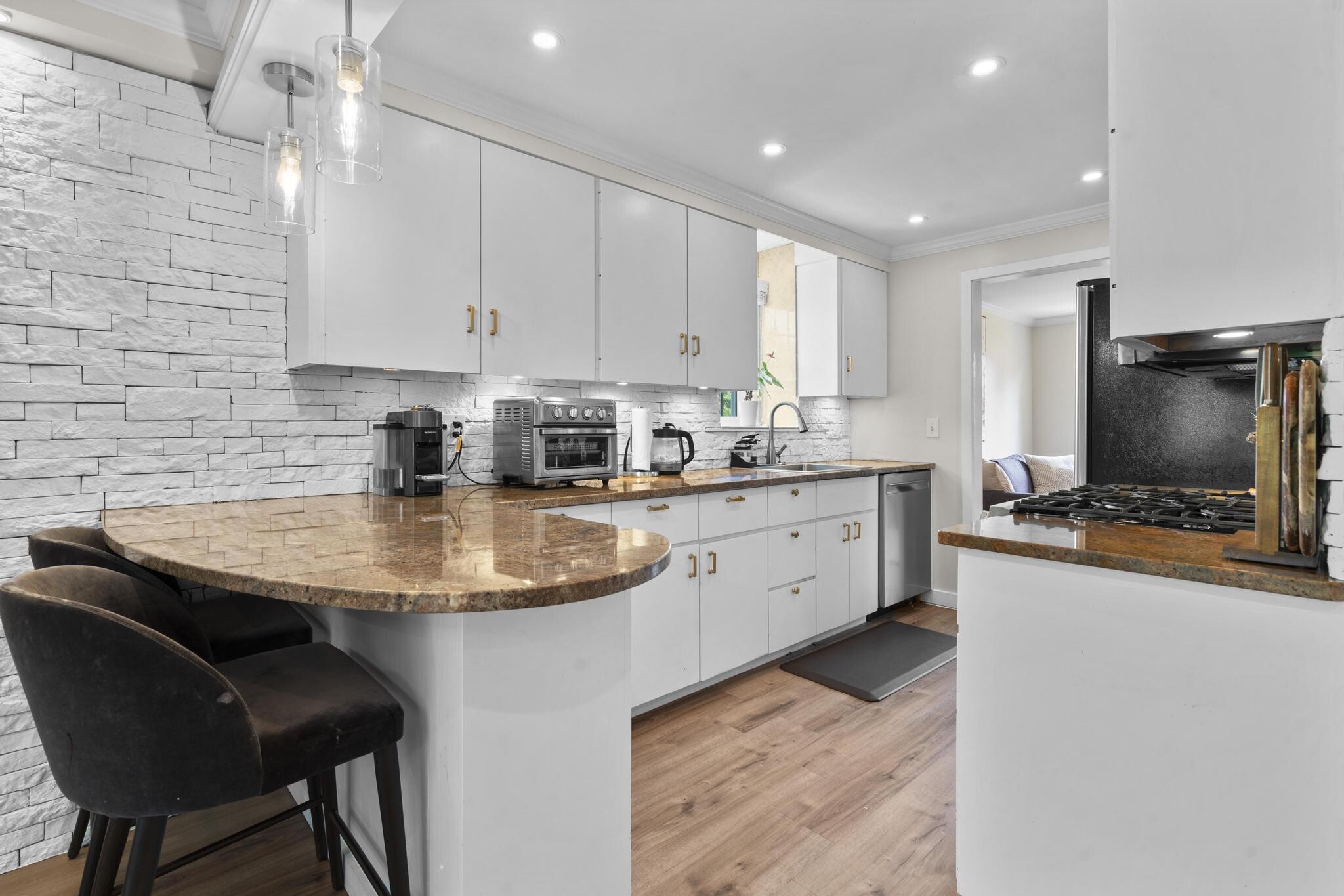 Building Photo - 26 Linden St