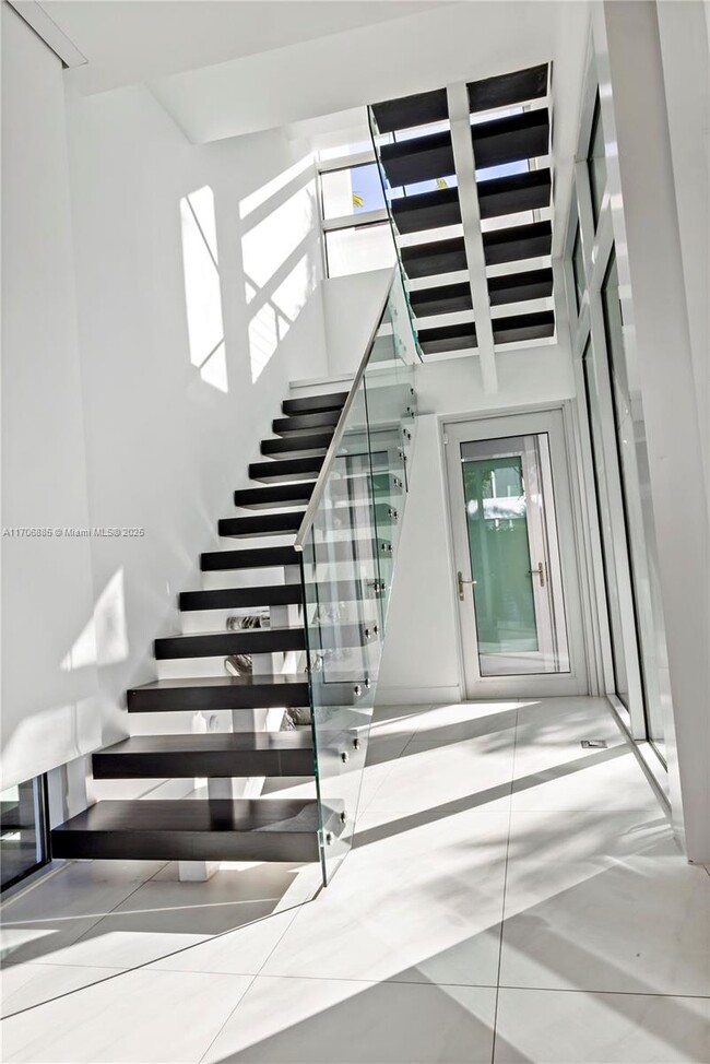 Building Photo - 440 S Hibiscus Dr
