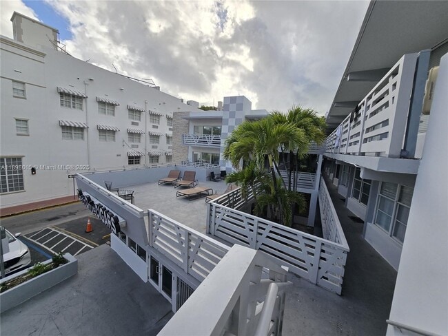 Building Photo - 1446 Ocean Dr