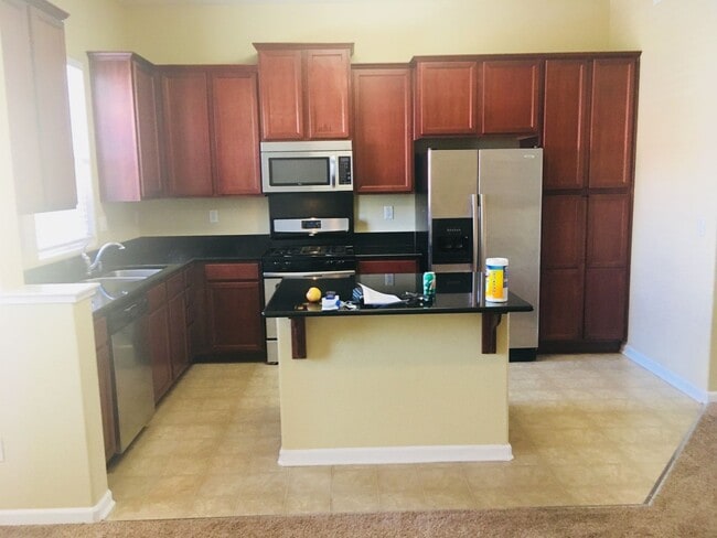 Building Photo - Capital Village 2 Bed, 2 Bath 1065 sft., H...