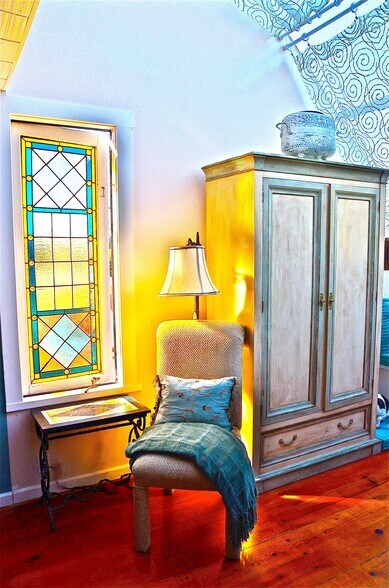 Building Photo - 137 4th St