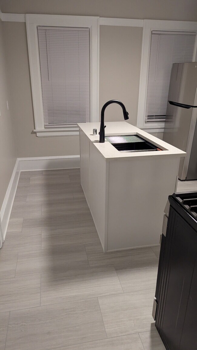 Building Photo - 319 E Montana St