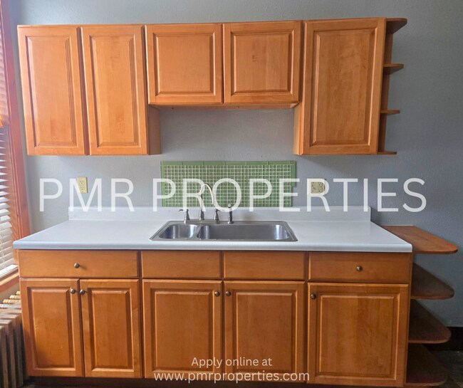 Building Photo - Red Oak Apartments
