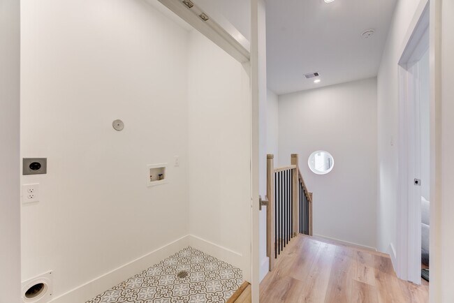 Building Photo - 1216 W 23rd St
