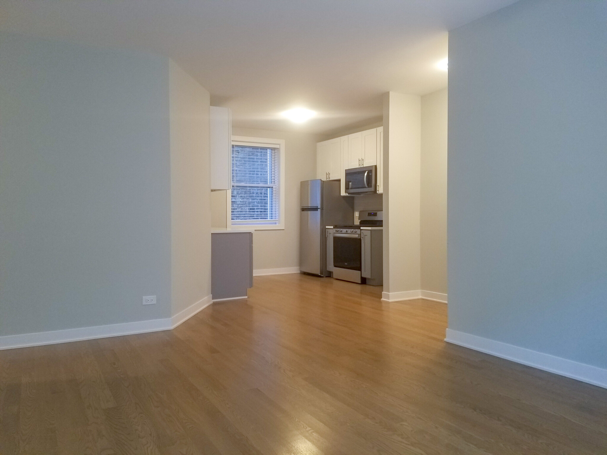 Building Photo - 4837 N Wolcott Ave