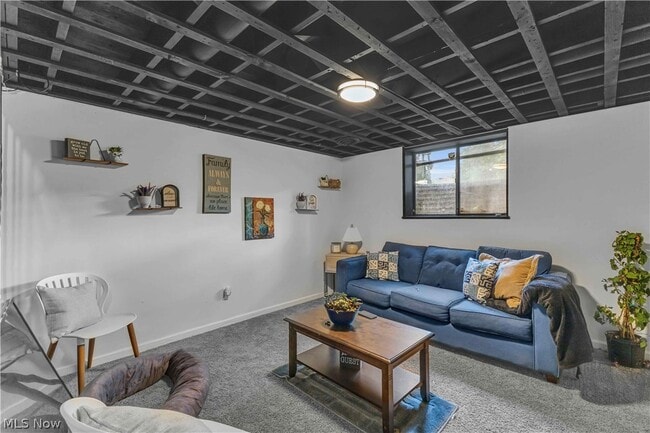 Building Photo - 607 Castle Blvd