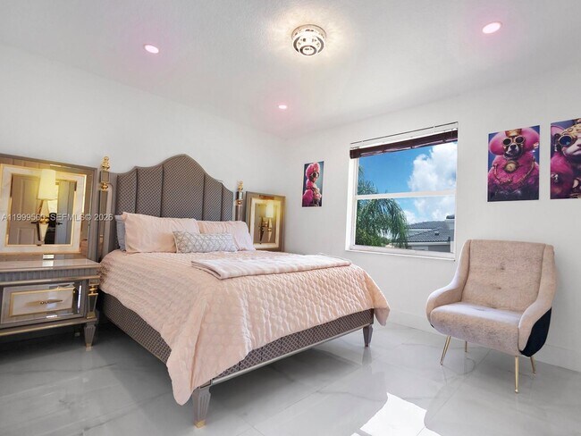 Building Photo - 4860 SW 161st Ln