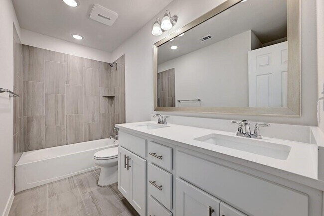 Building Photo - 3000 Sudha Dr