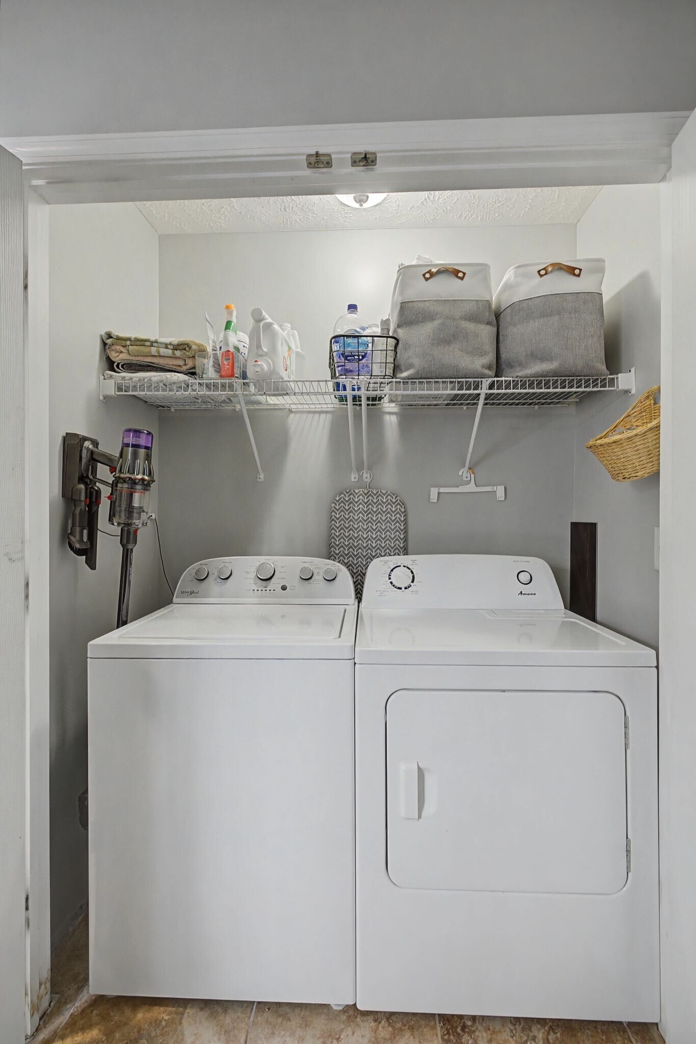 Building Photo - 401 Niagra Ln