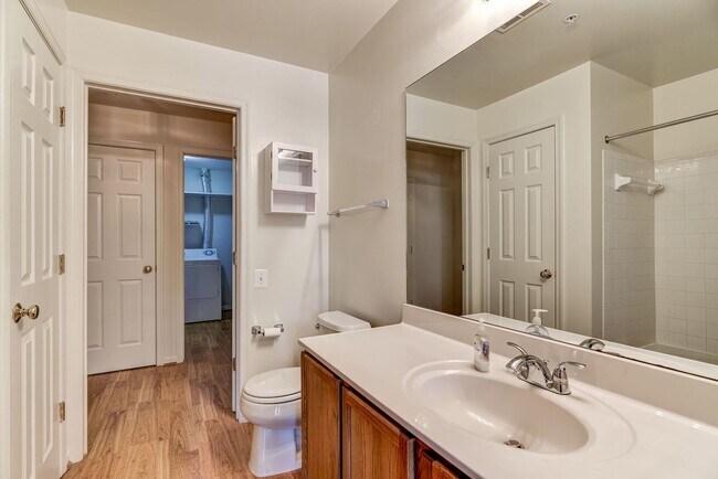 Building Photo - 3 Bed 2 Bath - Germantown Condo - Washer/Dryer In Unit