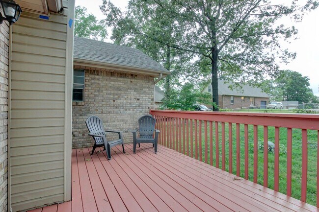 Building Photo - Amazing Brick Front Ranch Style Home With ...