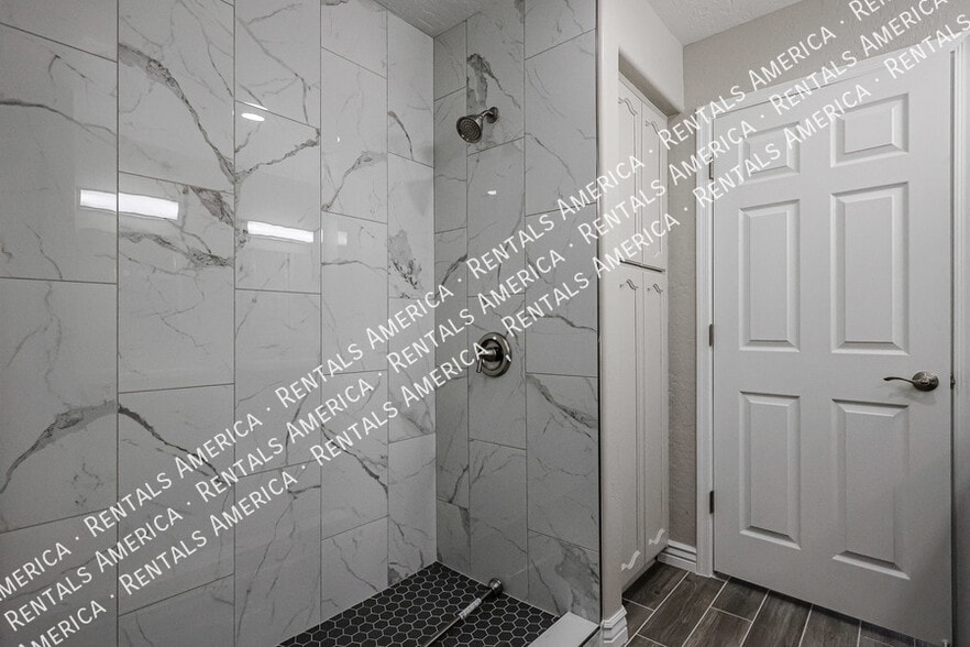 Building Photo - 16927 E Sabinas Dr