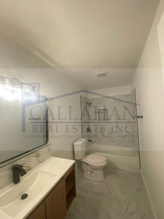 Building Photo - Southwest LR 4 Bedroom Home