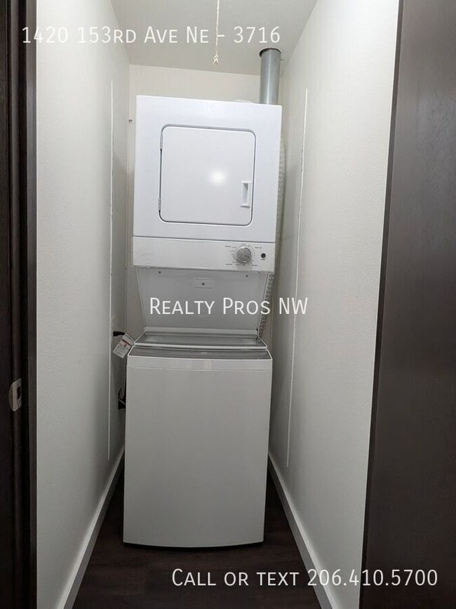 Building Photo - 1420 153rd Ave NE