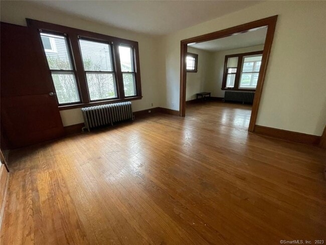 Building Photo - 36 Oakwood Ave