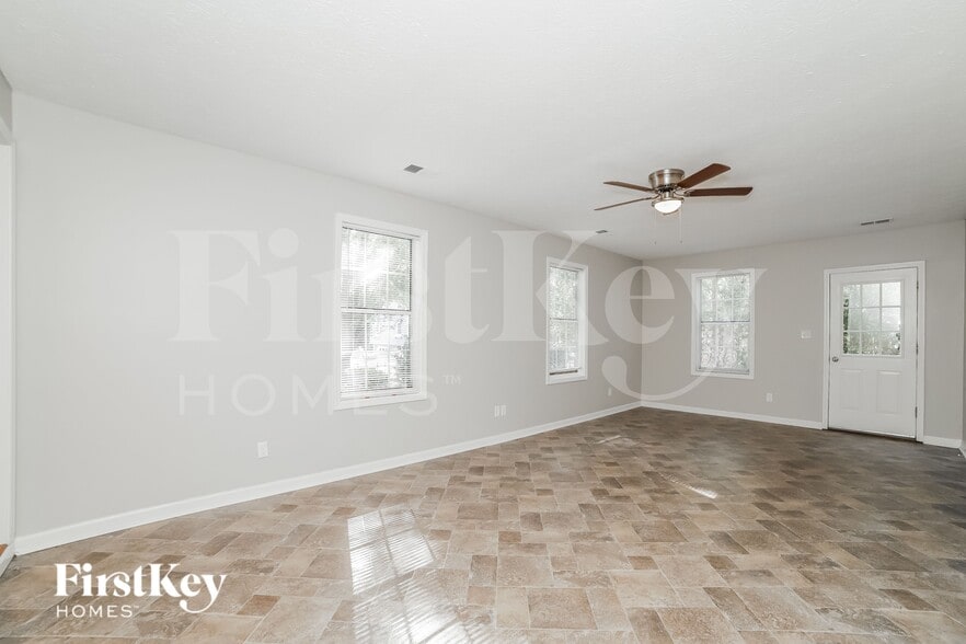 Building Photo - 3902 Viola Ct